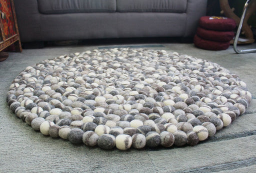 Natural River Pebbles Felt Rug, 100 cm Felt Wool Pebble Rug, 5cm Felt Balls - nepacrafts