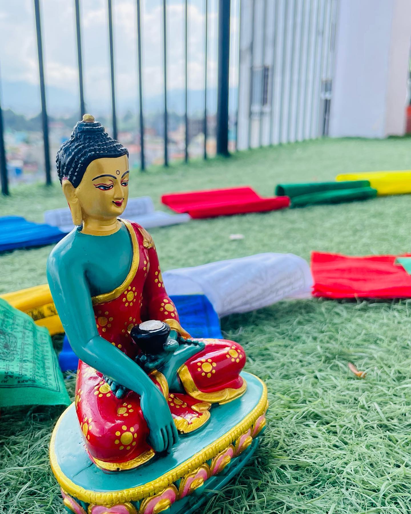 Buddha statue meditating 