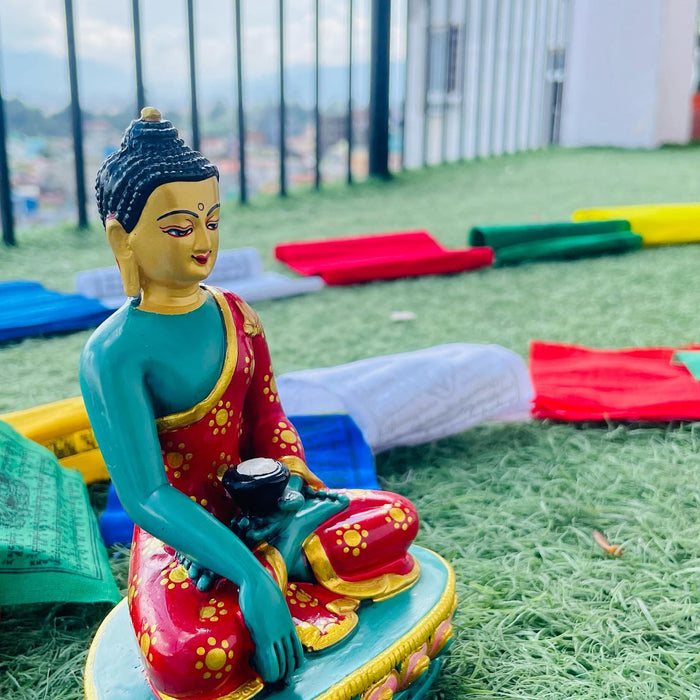 Buddha statue meditating 