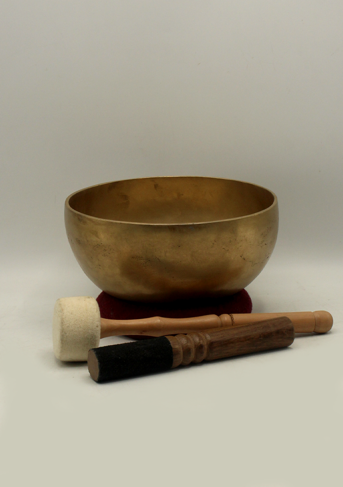 Classic  Singing Bowl 8" 1435 gm with Mallet and Cushion