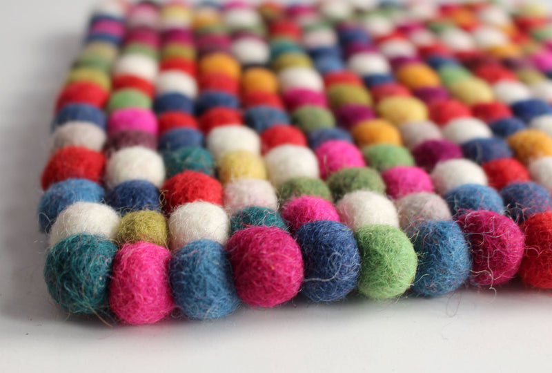 20 cm Colorful Rainbow Felt Balls Square Placemat FBM03