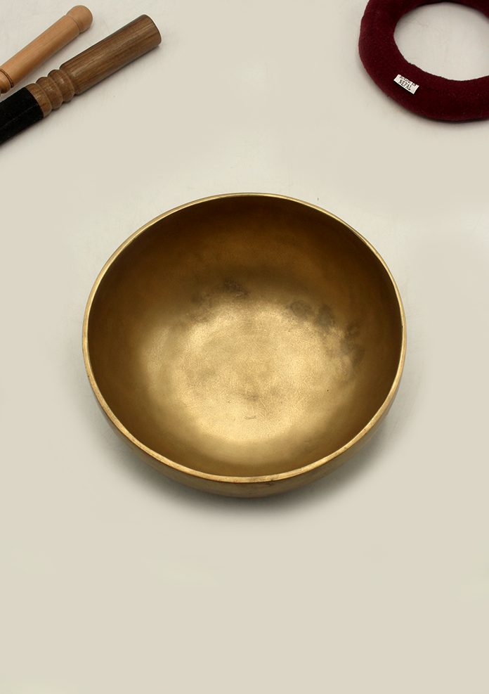 Classic  Singing Bowl 8" 1435 gm with Mallet and Cushion
