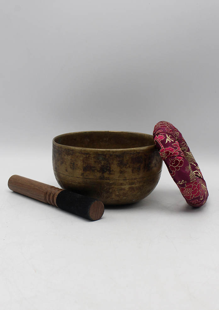 Thadobati SINGLE PIECE N o. 8  Meditation Singing Bowl 5"
