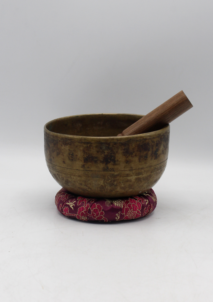 Thadobati SINGLE PIECE N o. 8  Meditation Singing Bowl 5"