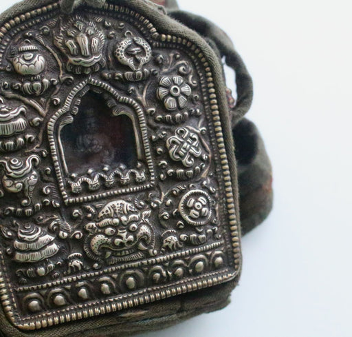 White Metal Vajrasattva Ghau Pendant - nepacrafts