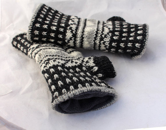 Handknit Black and White Woolen Handwarmer - nepacrafts