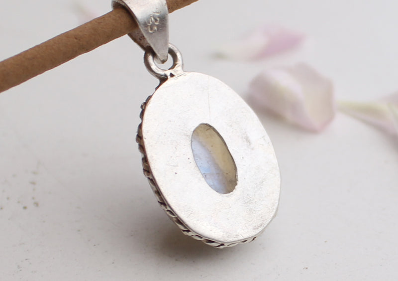 Shimmering 925 Silver Sterling Grey Moonstone Oval Pendant - nepacrafts