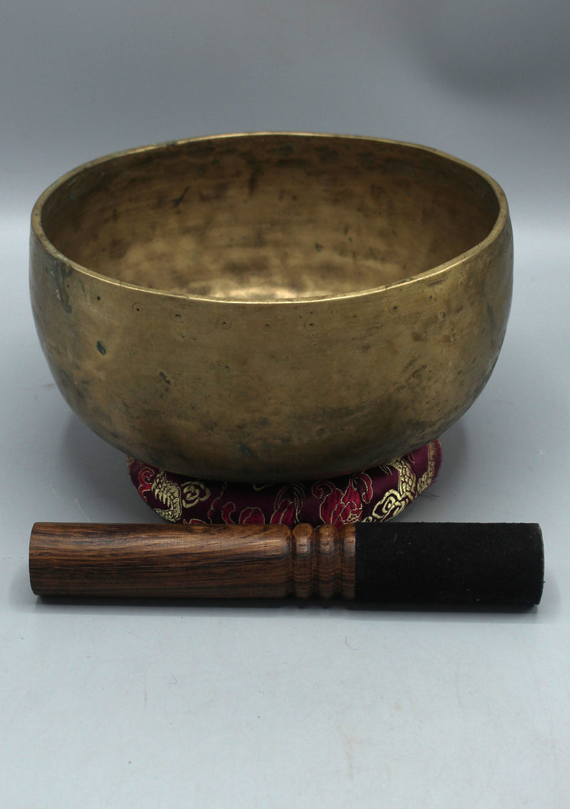 Large Antique Thadobati Thick Singing Bowl 7" 890 GM