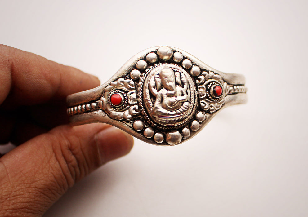 Lord Ganesh Tribal White Metal Bracelet - nepacrafts