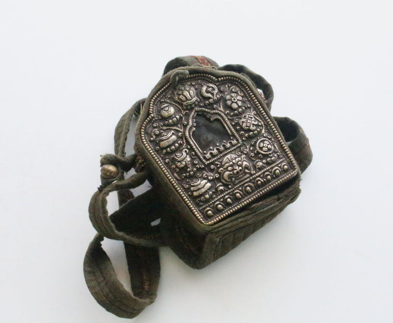 White Metal Vajrasattva Ghau Pendant - nepacrafts