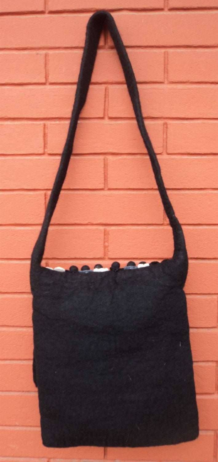 Black Flower Felt Shoulder Bag - nepacrafts