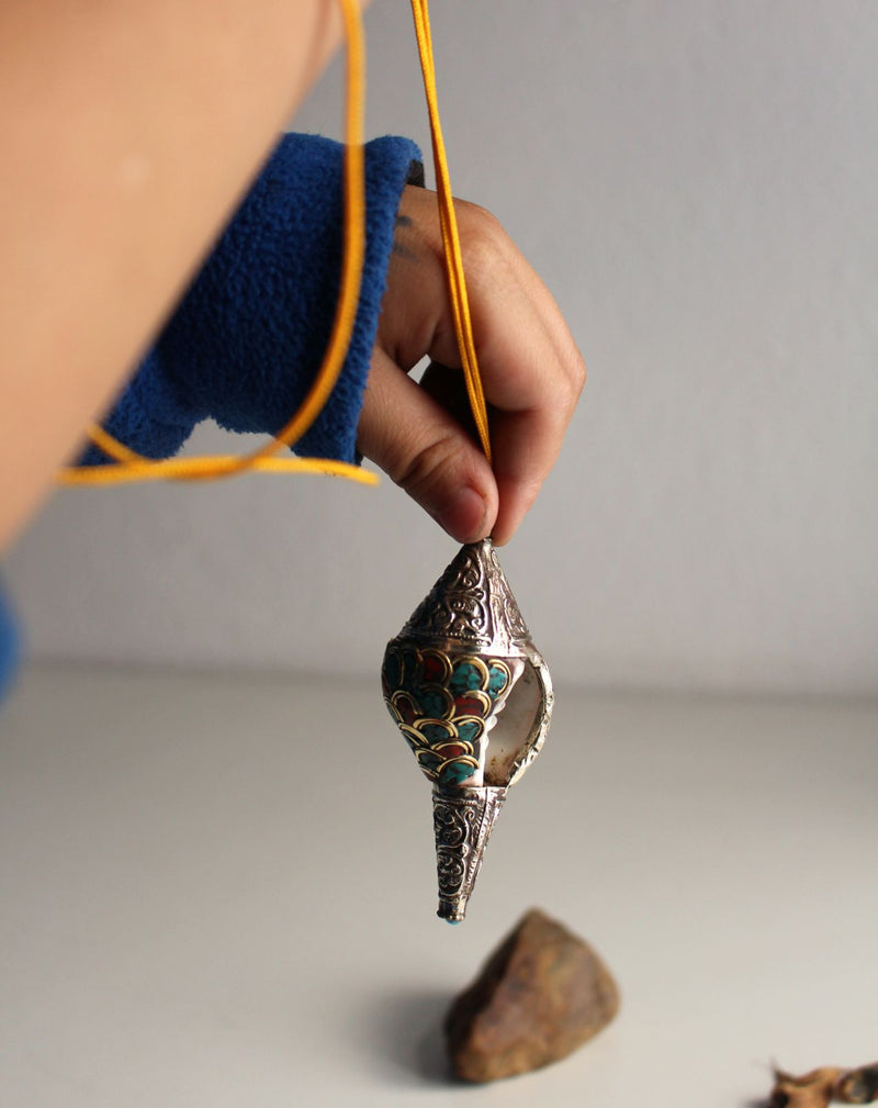 Mosaic Assorted Conch Locket Pendant - nepacrafts