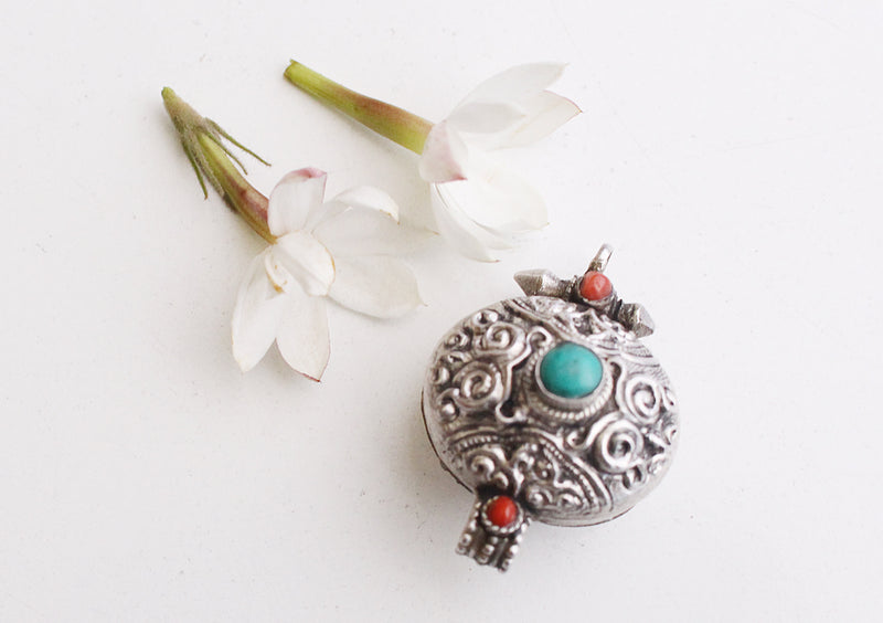 Turquoise Inlay Oval Shape Tibetan Silver Sterling Filigree Pendant - nepacrafts