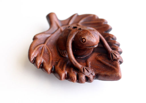 Handmade Terracotta Frog on a Leaf Incense Burner - nepacrafts