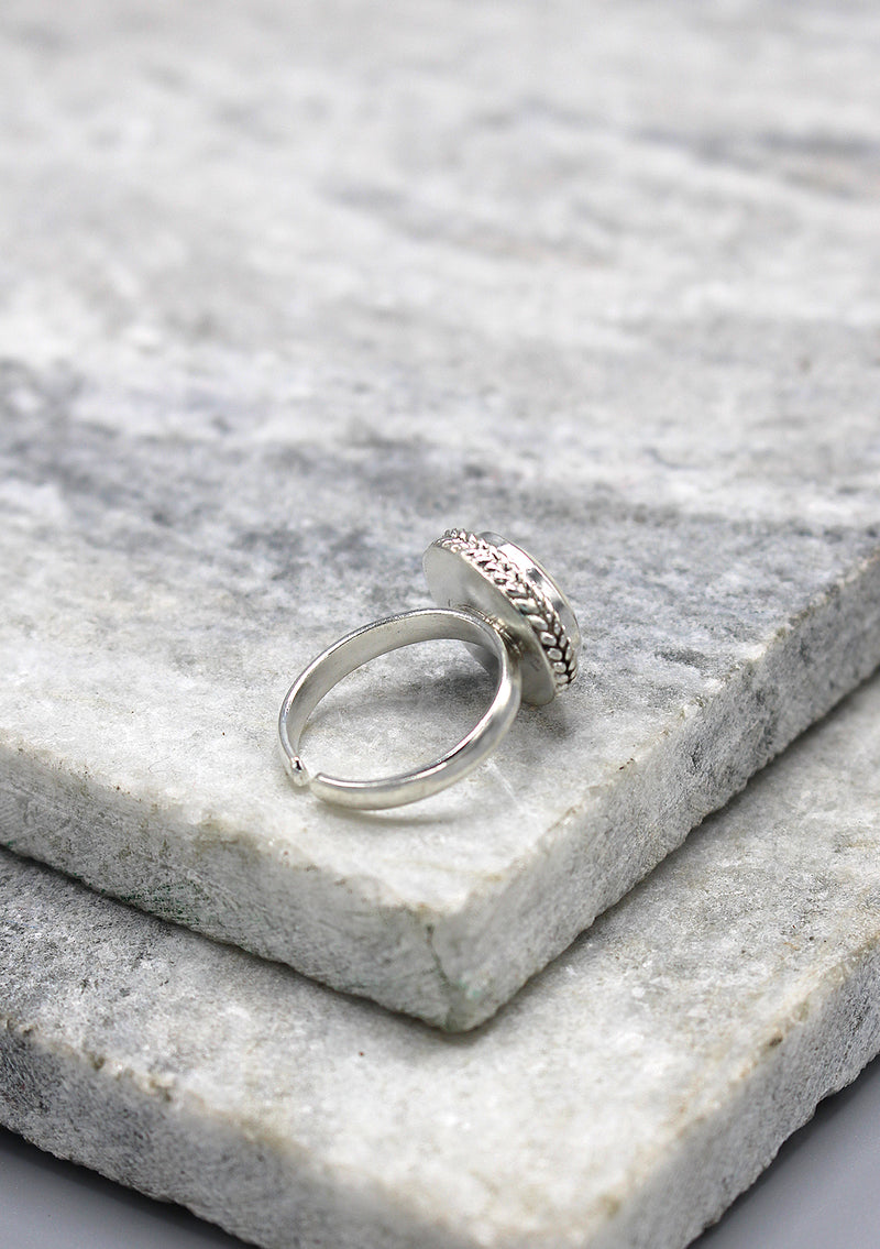 White Metal Ying Yang Unisex Finger Ring