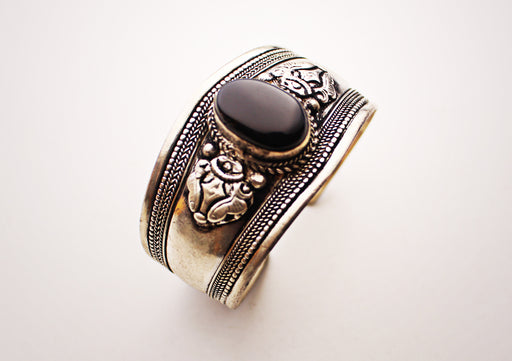 Black Onyx White Metal Bracelet - nepacrafts