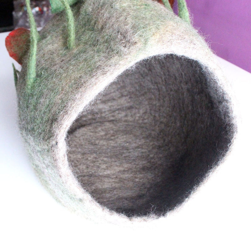 Hand Felted Wool Green Cat House, Cat Bed - nepacrafts