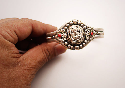 Lord Ganesh Tribal White Metal Bracelet - nepacrafts