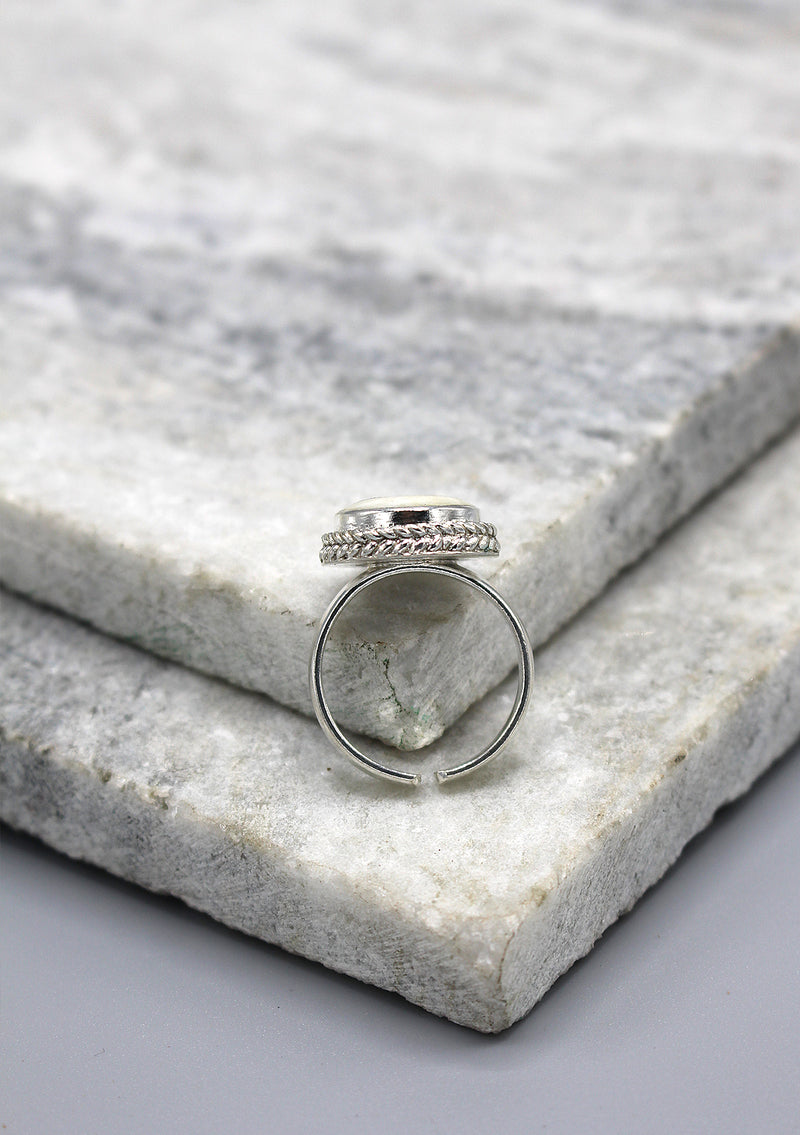 White Metal Ying Yang Unisex Finger Ring